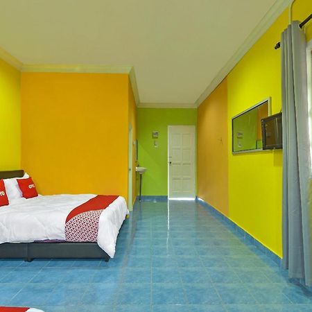 Oyo 90744 Bari Indah Beach Resort Kuala Terengganu Zewnętrze zdjęcie