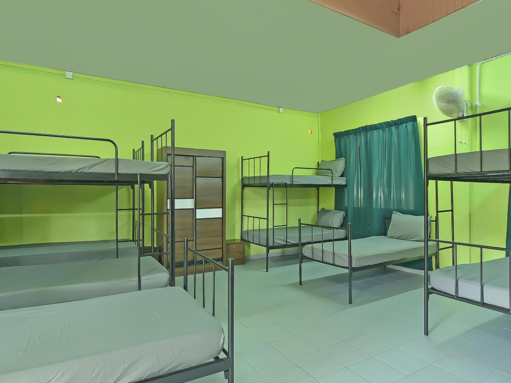 Oyo 90744 Bari Indah Beach Resort Kuala Terengganu Zewnętrze zdjęcie