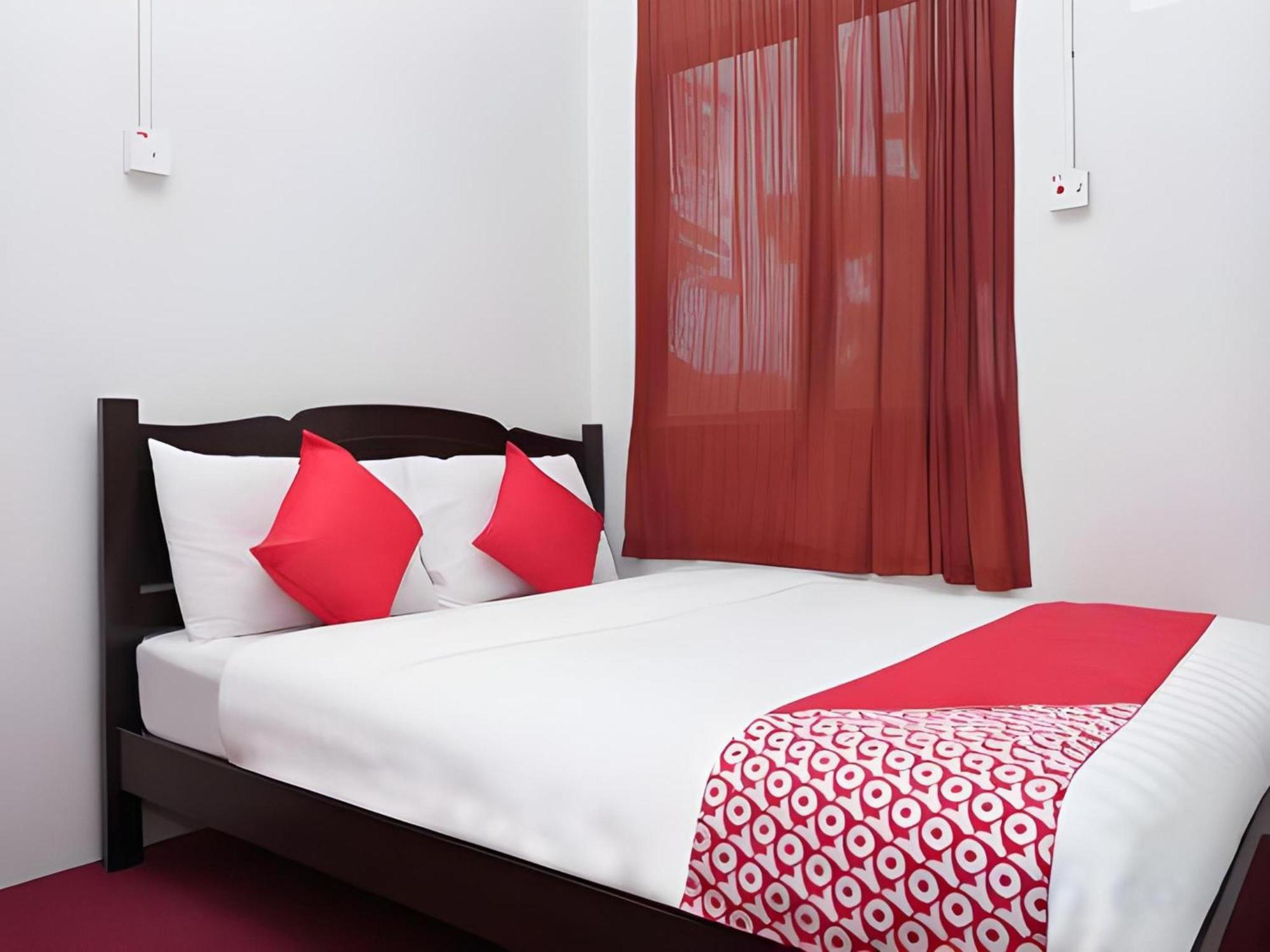 Oyo 90744 Bari Indah Beach Resort Kuala Terengganu Zewnętrze zdjęcie