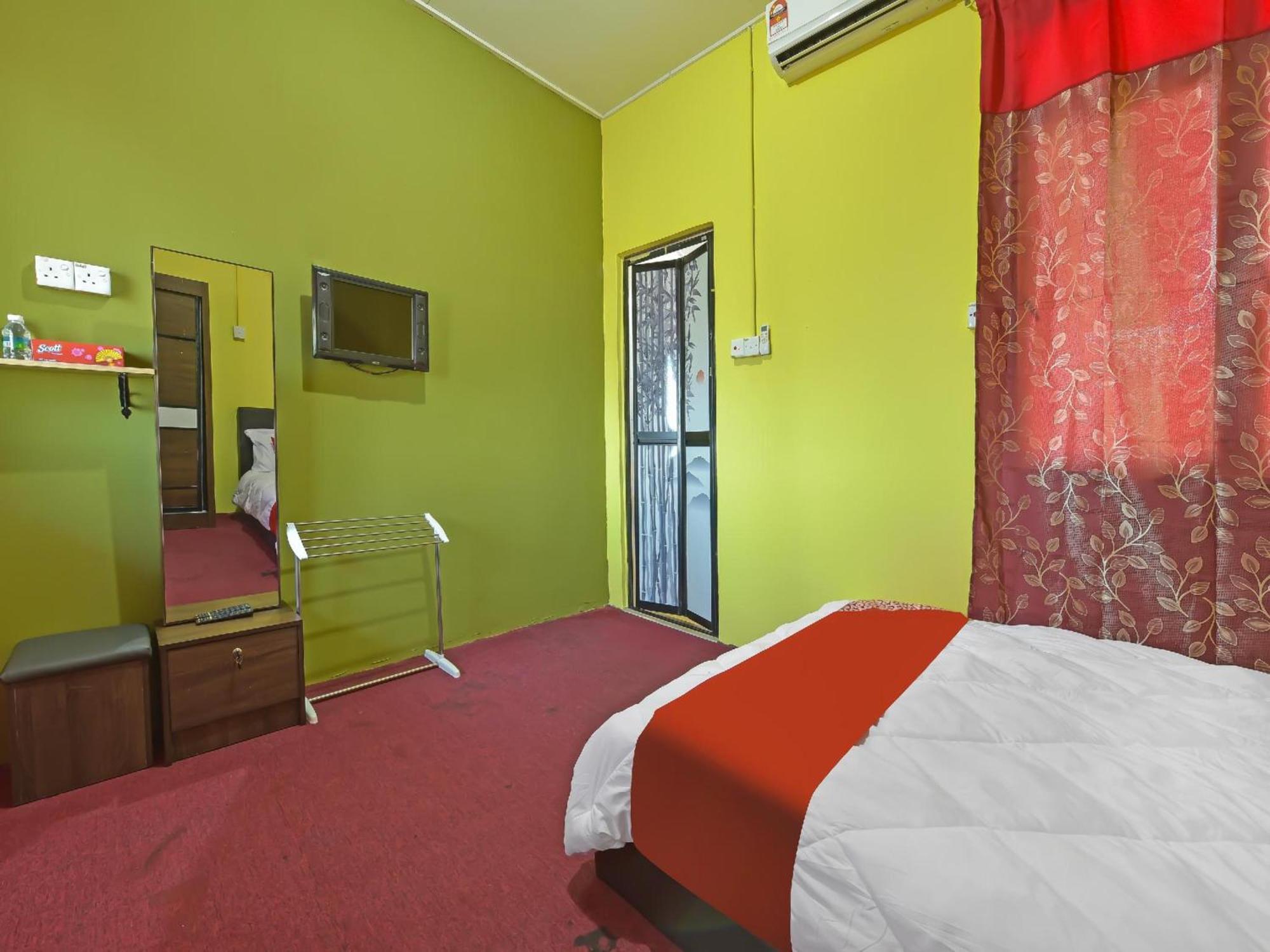 Oyo 90744 Bari Indah Beach Resort Kuala Terengganu Zewnętrze zdjęcie