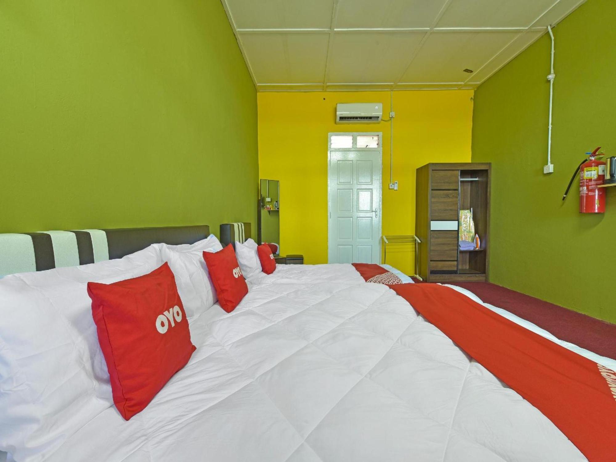 Oyo 90744 Bari Indah Beach Resort Kuala Terengganu Zewnętrze zdjęcie