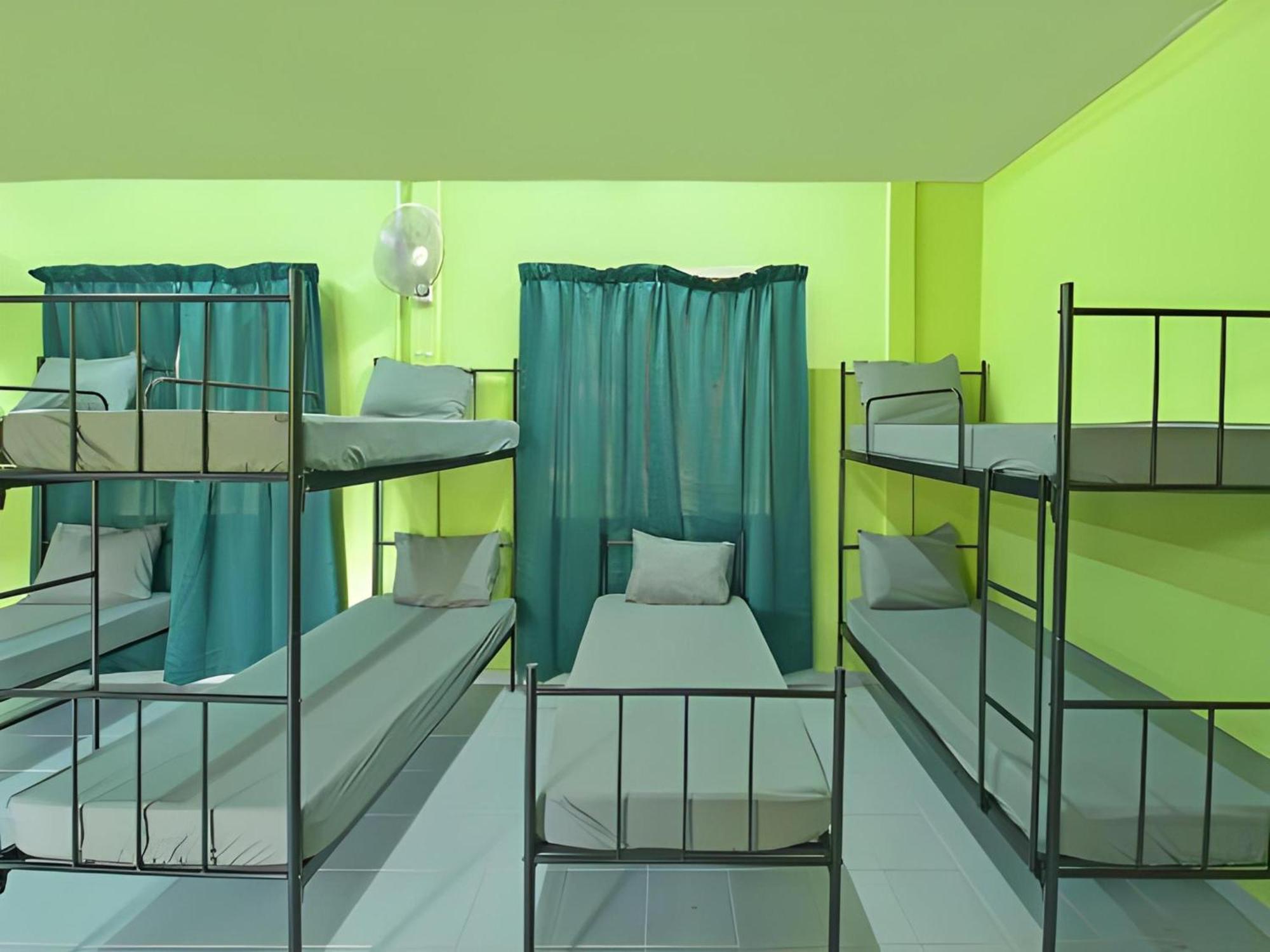 Oyo 90744 Bari Indah Beach Resort Kuala Terengganu Zewnętrze zdjęcie
