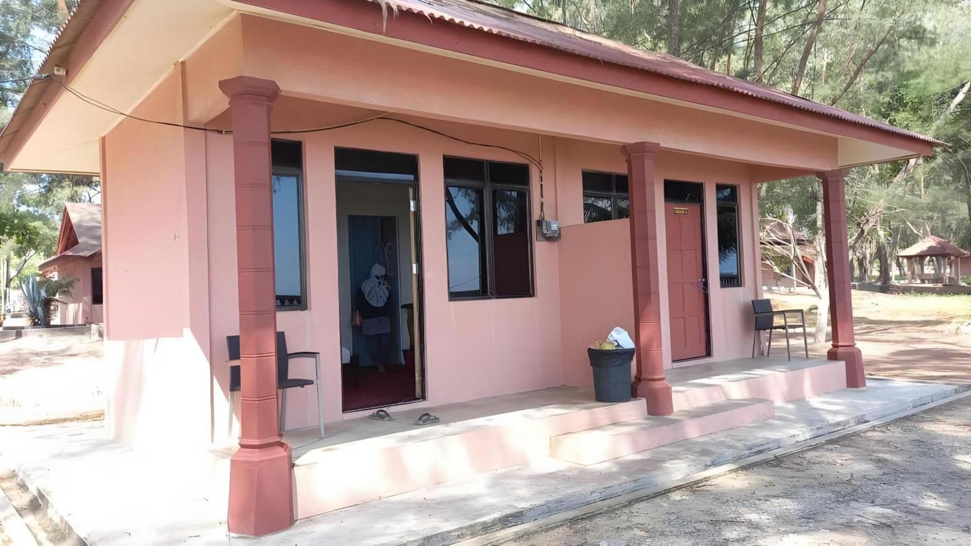 Oyo 90744 Bari Indah Beach Resort Kuala Terengganu Zewnętrze zdjęcie