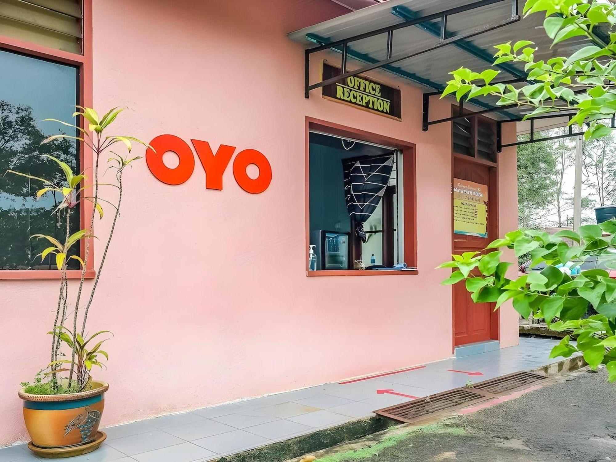 Oyo 90744 Bari Indah Beach Resort Kuala Terengganu Zewnętrze zdjęcie