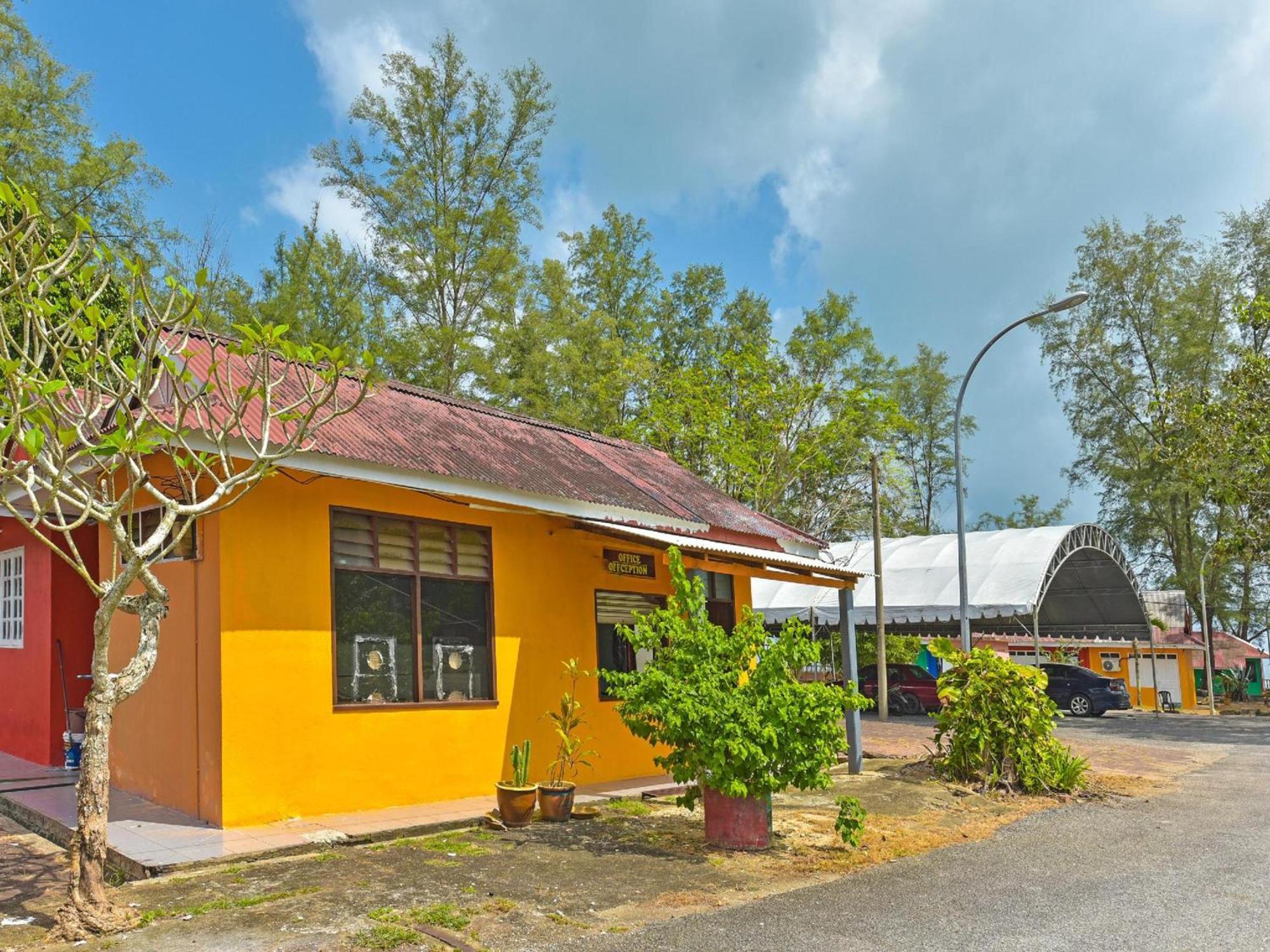 Oyo 90744 Bari Indah Beach Resort Kuala Terengganu Zewnętrze zdjęcie