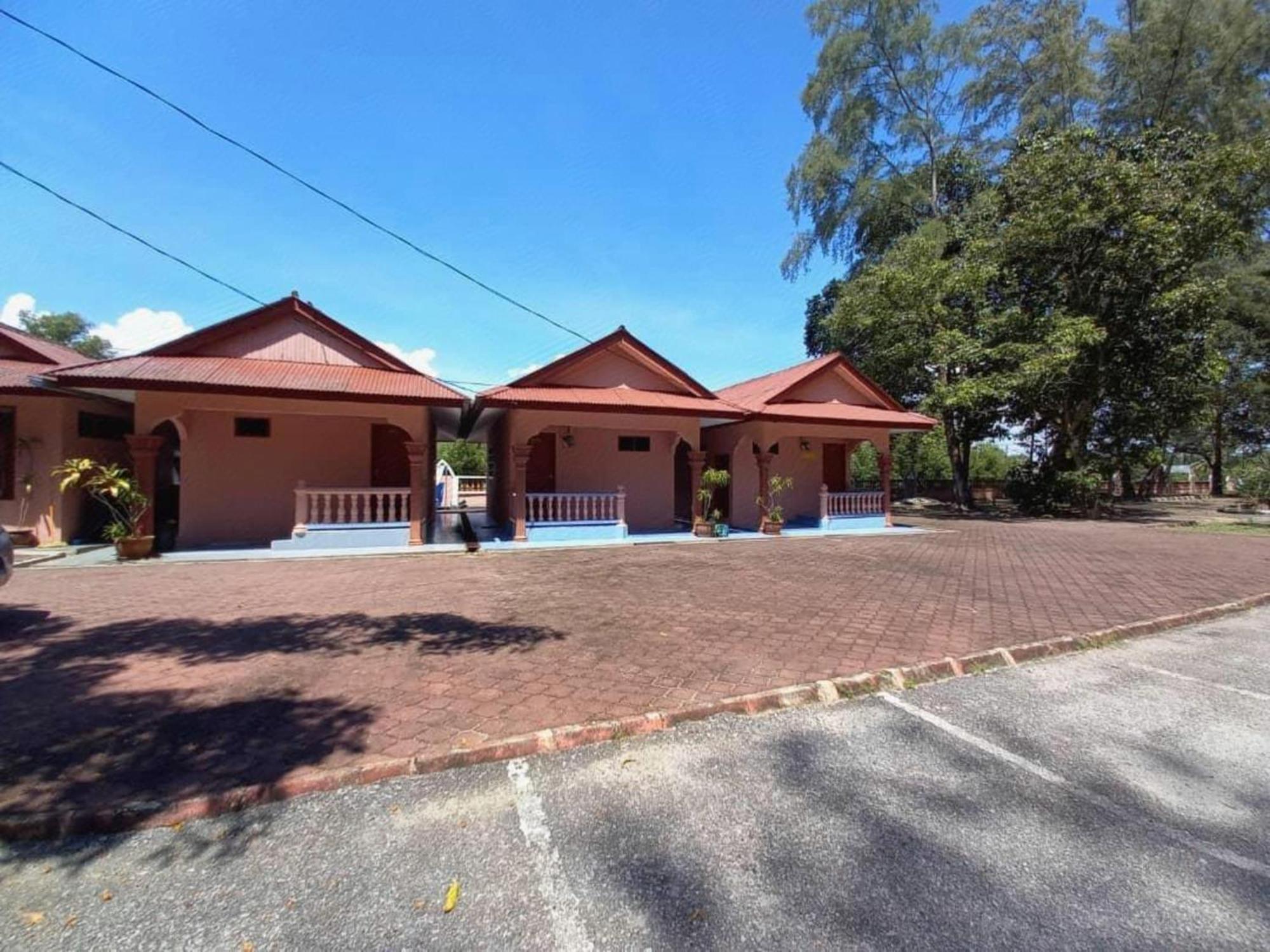 Oyo 90744 Bari Indah Beach Resort Kuala Terengganu Zewnętrze zdjęcie