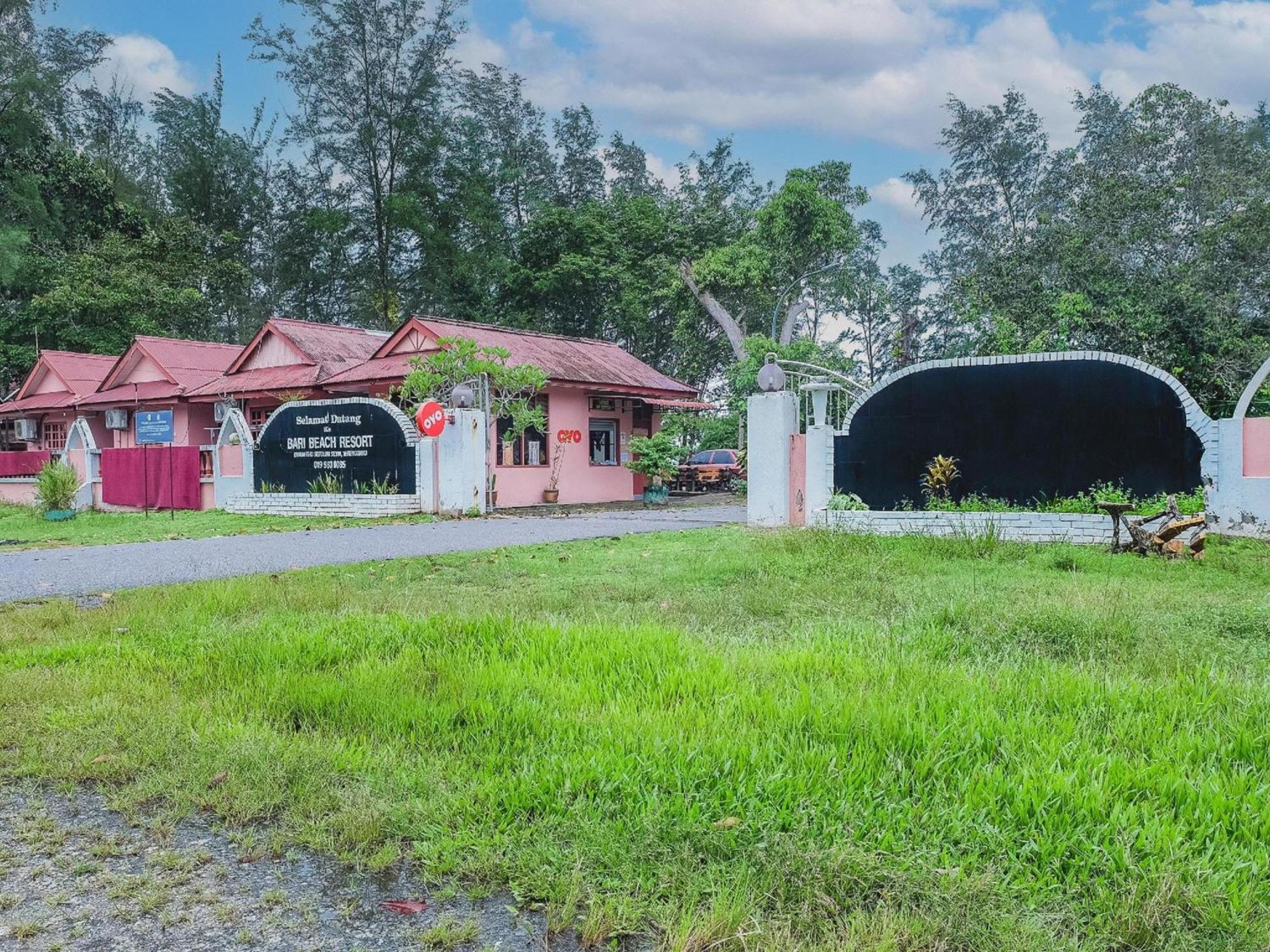 Oyo 90744 Bari Indah Beach Resort Kuala Terengganu Zewnętrze zdjęcie