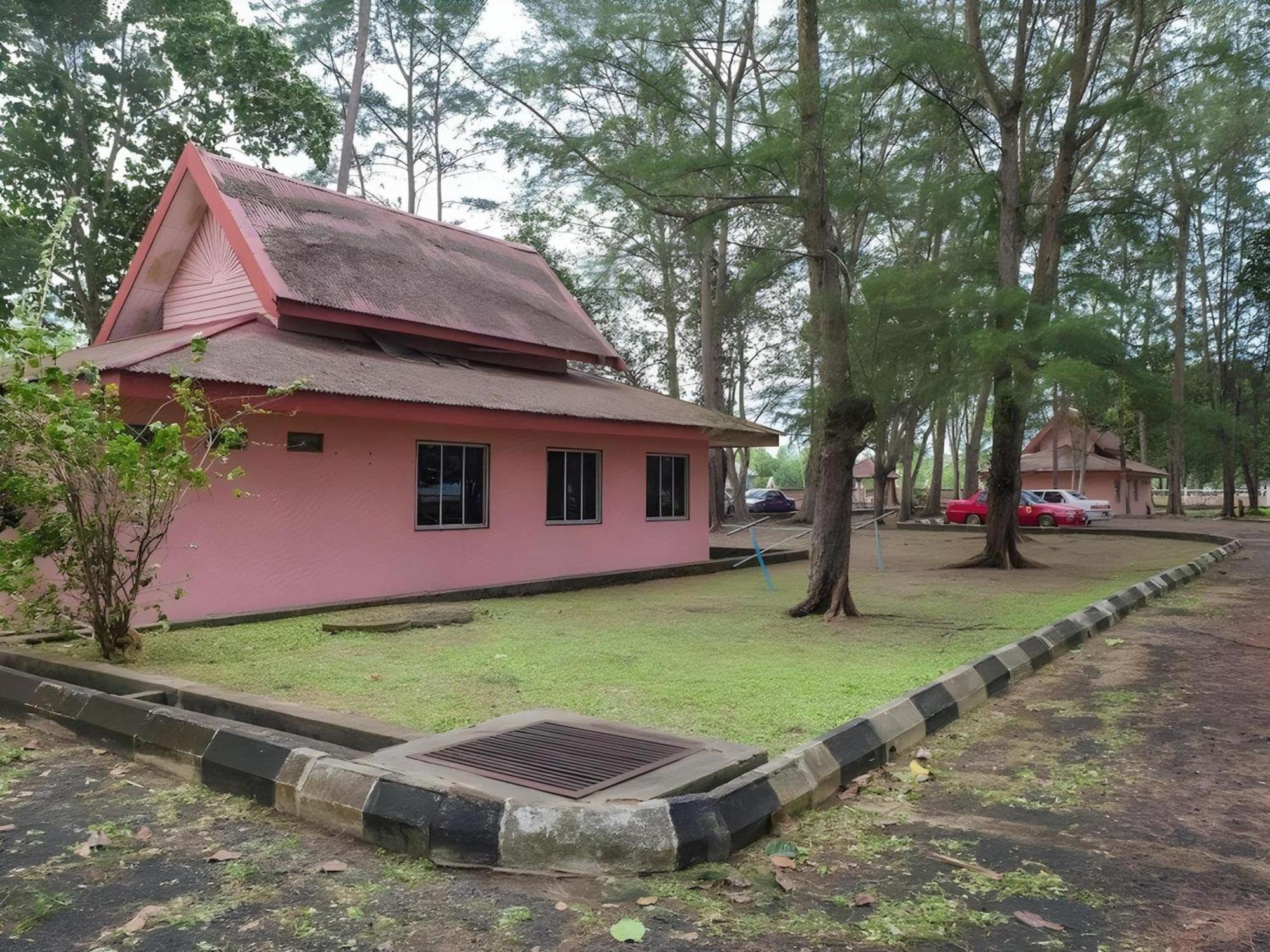 Oyo 90744 Bari Indah Beach Resort Kuala Terengganu Zewnętrze zdjęcie