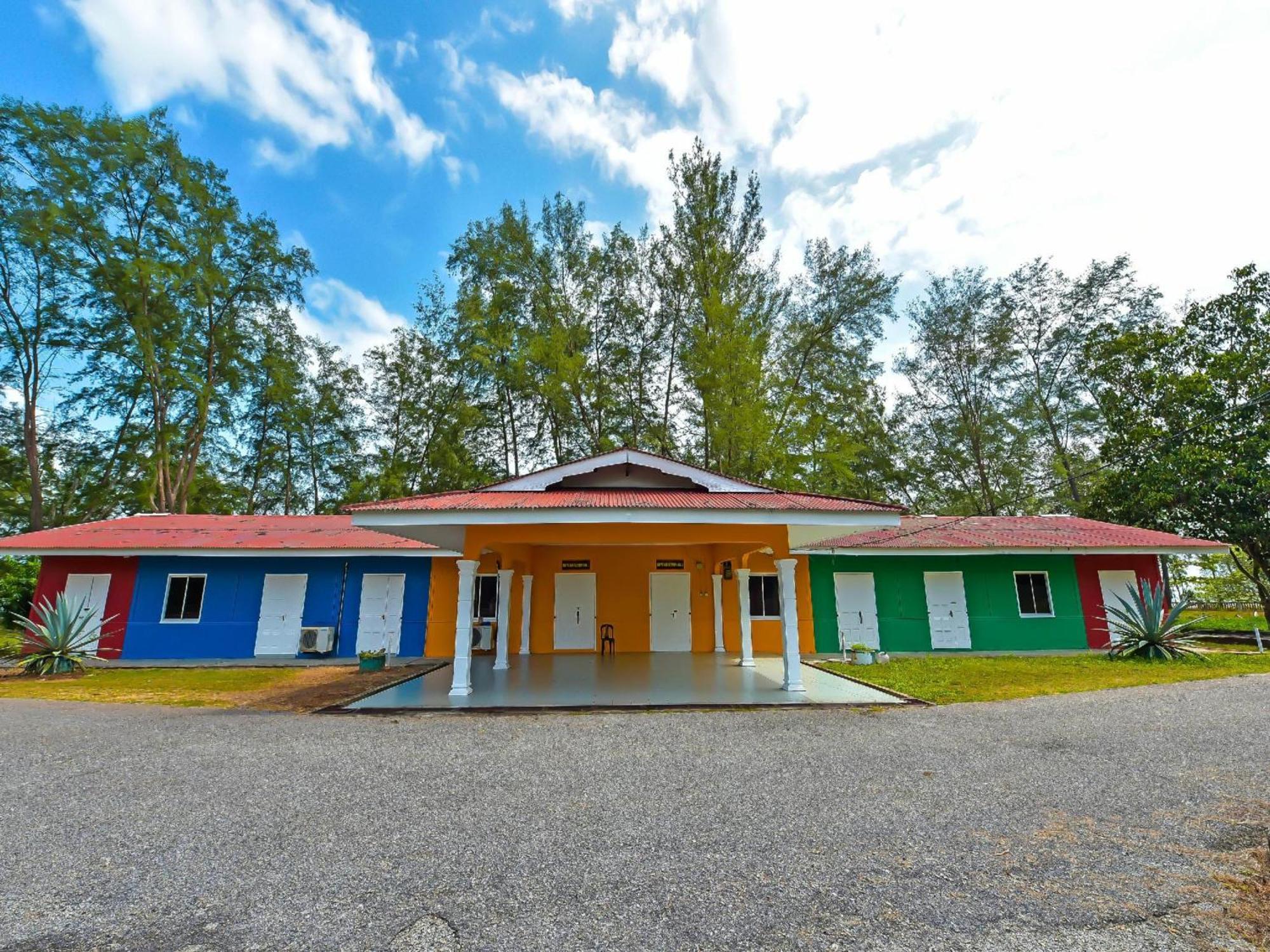 Oyo 90744 Bari Indah Beach Resort Kuala Terengganu Zewnętrze zdjęcie