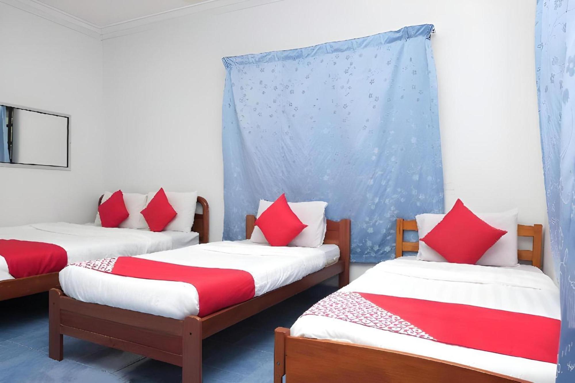 Oyo 90744 Bari Indah Beach Resort Kuala Terengganu Zewnętrze zdjęcie